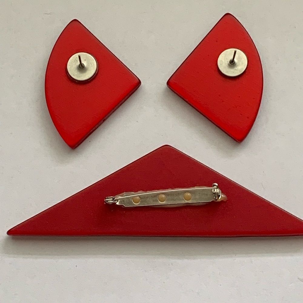 Unique Geo Red Pierced Errings and Matching Pin - Picture 2 of 4